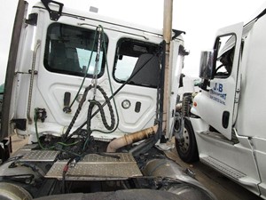 Used 2018 FREIGHTLINER CASCADIA 113BBC Bracket (Stock #80350)) Part Image