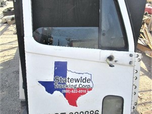 Used FREIGHTLINER COLUMBIA Door (Stock #61688)) Part Image