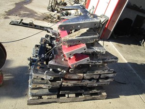Used KENWORTH Bracket Image
