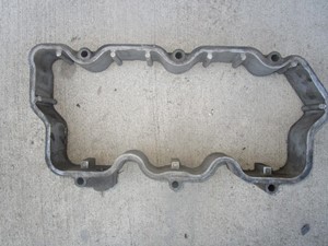 Used MACK E7 Valve Cover Image