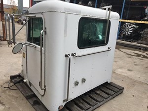 Used PETERBILT 330 Cab (Stock #44986)) Part Image
