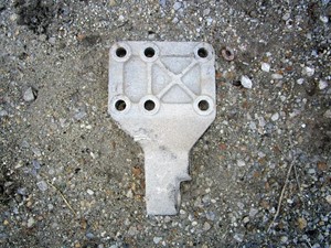 Used VOLVO Engine Mount Image