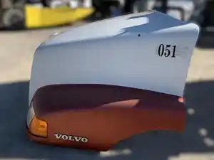 Reconditioned VOLVO VNL Hood (Stock #99710)) Part Image