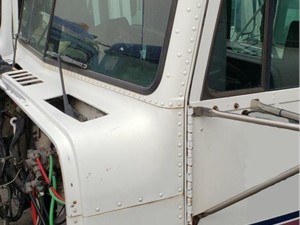Used 1995 FREIGHTLINER USF-1E Cab (Stock #2142)) Part Image
