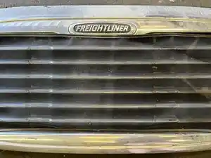 Used 2005 FREIGHTLINER COLUMBIA Grille (Stock #10964)) Part Image