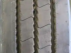 Used 2015 KENWORTH Tire (Stock #10912)) Part Image