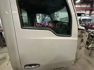 Used 2018 KENWORTH T680 Door (Stock #16940)) Part Image