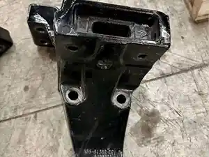 Used 2022 PETERBILT 579EV Cab Mount (Stock #15541)) Part Image