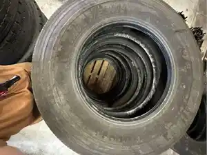 Used 2004 Michelin XZE2-11R22.5 Tire (Stock #14652)) Part Image
