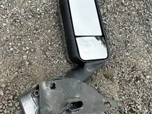 Used 2018 Freightliner Cascadia Mirror Image