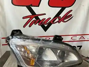 ぴぴ New and Used Peterbilt 579 Headlamp Assys for sale | TPI