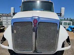 Used 2014 Kenworth T680 Hood Image