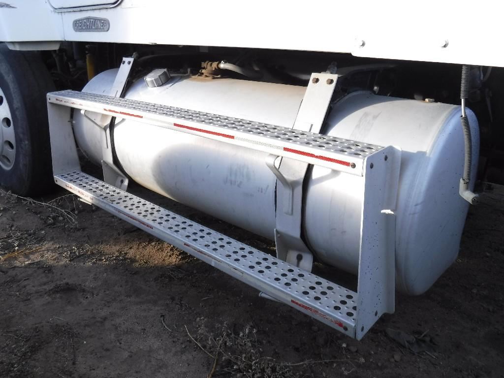1995 FREIGHTLINER FLD120 (Stock 182644) Fuel Tanks TPI