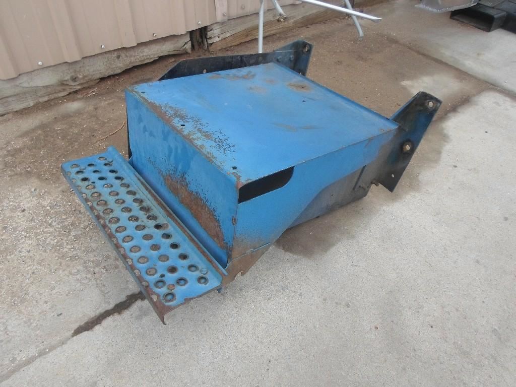 1999 INTERNATIONAL 4700 (Stock 33985) Battery Boxes TPI