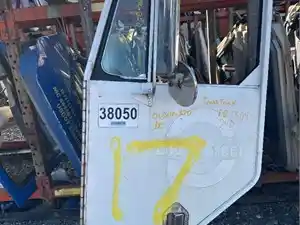 Used 2001 Peterbilt 320 Door (Stock #DO-1304)) Part Image
