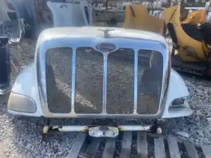 Used 2004 Peterbilt 387 Hood Image