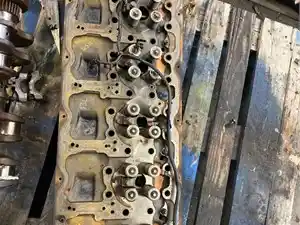 Used 2013 Volvo D13 Head Image