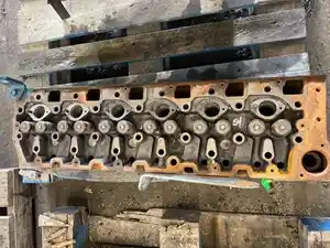 Used International DT466E Head Image