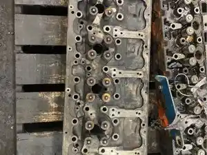 Used Volvo D13 Head Image