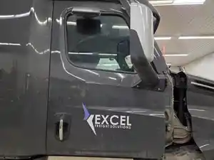 Used 2022 Freightliner Cascadia 126 Door (Stock #T25008-4)) Part Image