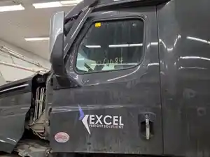 Used 2022 Freightliner Cascadia 126 Door (Stock #T25008-3)) Part Image