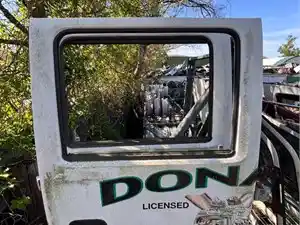Used 2000 Mitsubishi FUSO Door (Stock #310)) Part Image
