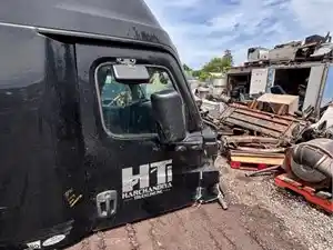 Used 2019 Freightliner Cascadia 126 Door (Stock #092/2025-2)) Part Image