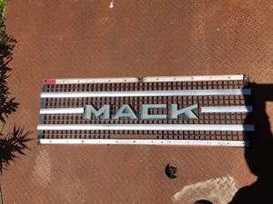 Used 1986 Mack MR688S Grille (Stock #11917-1)) Part Image