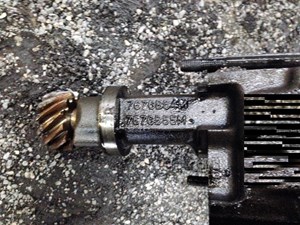 Used 1999 Mack E7-350 Oil Pump (Stock #21114063)) Part Image