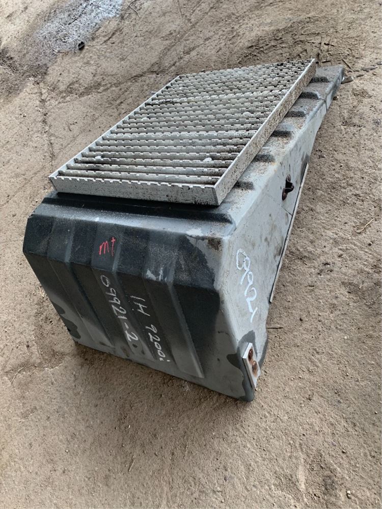 Used 2000 International 9200I Battery Box Cover for sale Bradford Ontario Canada Battery Box