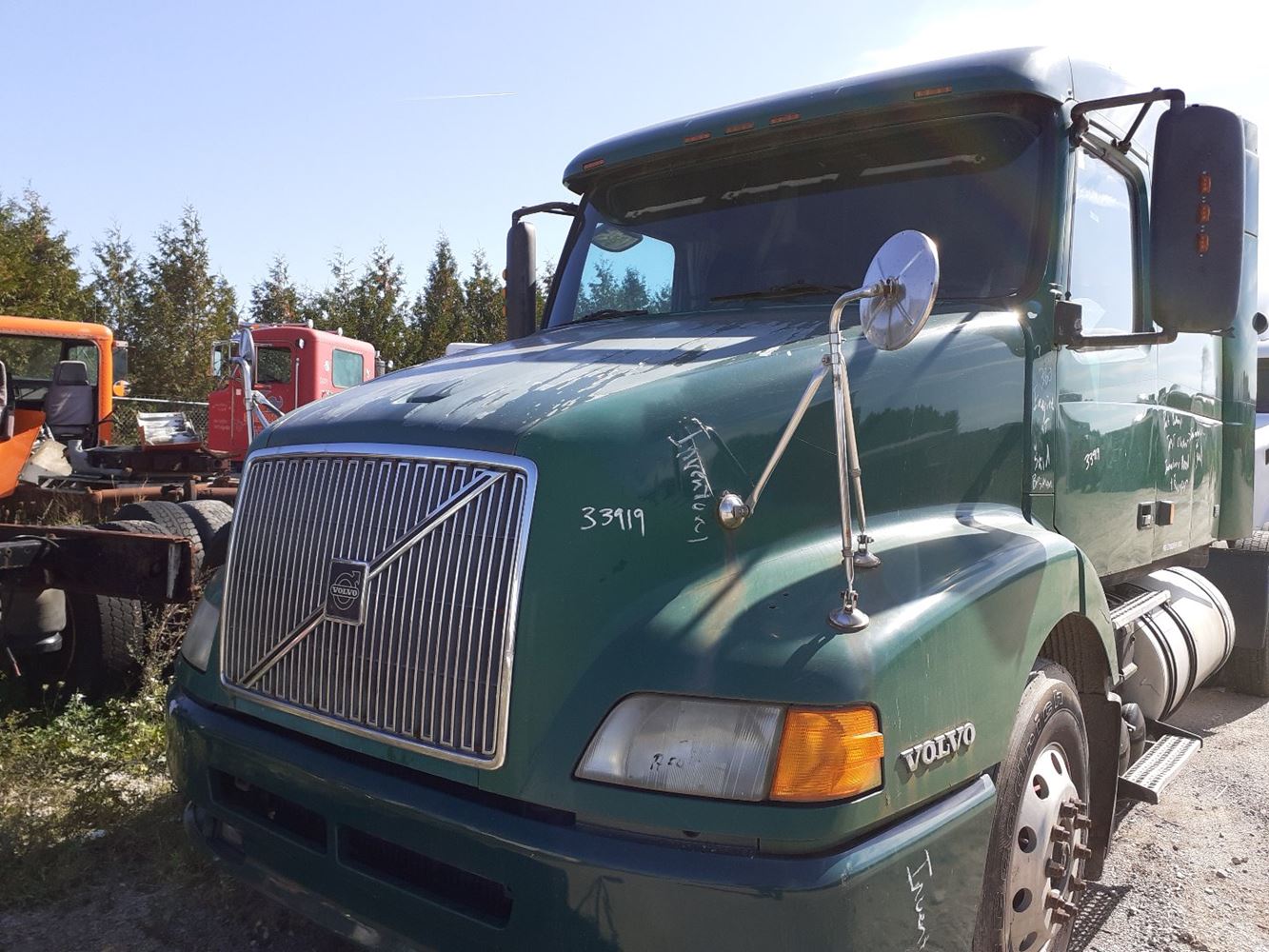 2003 Volvo VVN (Stock #33919-1) | Hoods | TPI