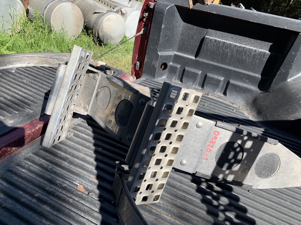 2004 Volvo VVN (Stock #09720-1) | Fuel Tank Straps | TPI