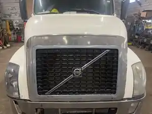 Used 2005 Volvo VNL Hood (Stock #07123-1)) Part Image