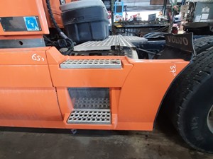 Used 2007 Volvo VNL Tank Fairing (Stock #04520-4)) Part Image