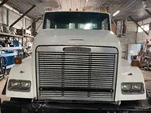 Used 1991 Freightliner FLC112 Hood (Stock #21116156)) Part Image
