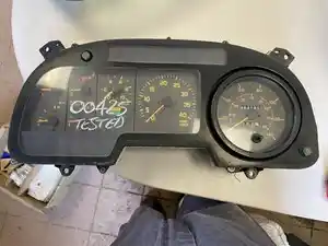 Used 1999 GMC T8500 Instrument Cluster (Stock #00425-2)) Part Image
