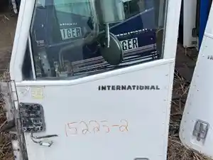 Used 2004 International 9400I Door (Stock #15223-2)) Part Image
