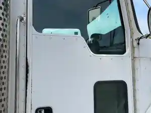 Used 2004 Kenworth T300 Door (Stock #04925-4)) Part Image