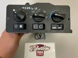 Used 2004 Peterbilt 387 Heater/AC Control Assy (Stock #05226-2)) Part Image