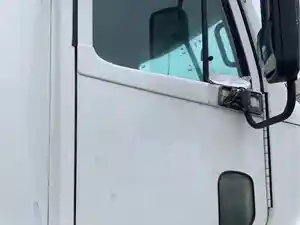 Used 2005 Freightliner CENTURY CLASS/COLUMBIA Door (Stock #15123-7)) Part Image