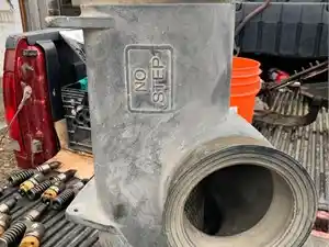 Used 2006 Peterbilt 357 Air Cleaner (Stock #02724-16)) Part Image