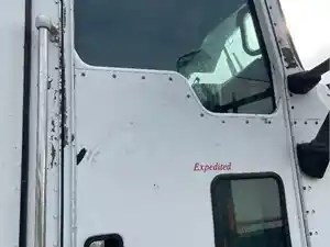 Used 2007 Kenworth T600 Door (Stock #05025-6)) Part Image