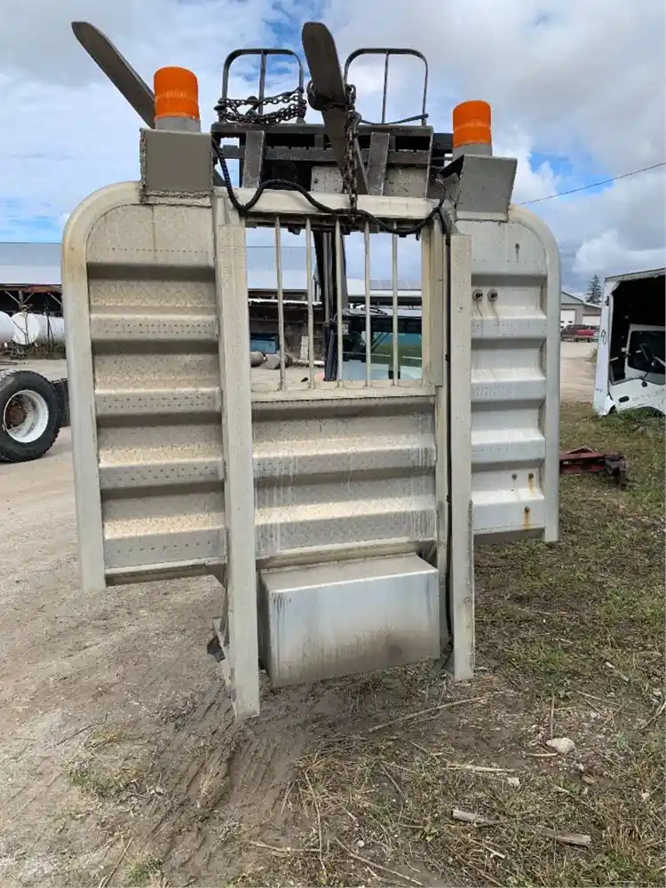 Used 2007 merritt DynaLite Headache Rack for sale Bradford Ontario