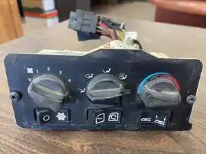 Used 2008 Peterbilt 387 Heater/AC Control Assy (Stock #09318-12)) Part Image