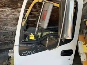 Used 2009 GMC T7500 Door (Stock #05924-1)) Part Image