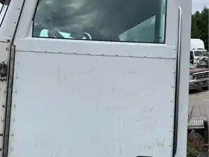 Used 2009 Peterbilt 335 Door (Stock #16021-3)) Part Image