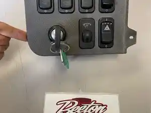 Used 2012 Peterbilt 386 Ignition Switch (Stock #08525-16)) Part Image