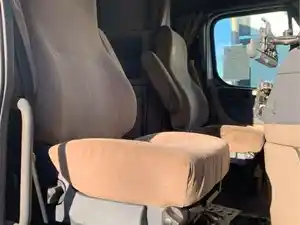 Used 2013 Freightliner Cascadia Seat (Stock #09521-6)) Part Image
