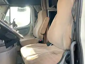 Used 2013 Freightliner Cascadia Seat (Stock #09521-4)) Part Image