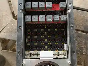 Used 2014 Kenworth T660 Fuse Box (Stock #16420-15)) Part Image